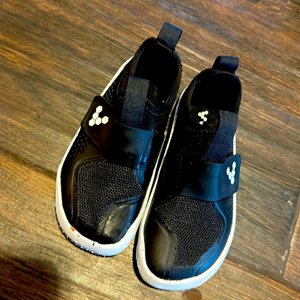 LIKE NEW - Vivo Barefoot Kids Sneakers - Black and White - 27